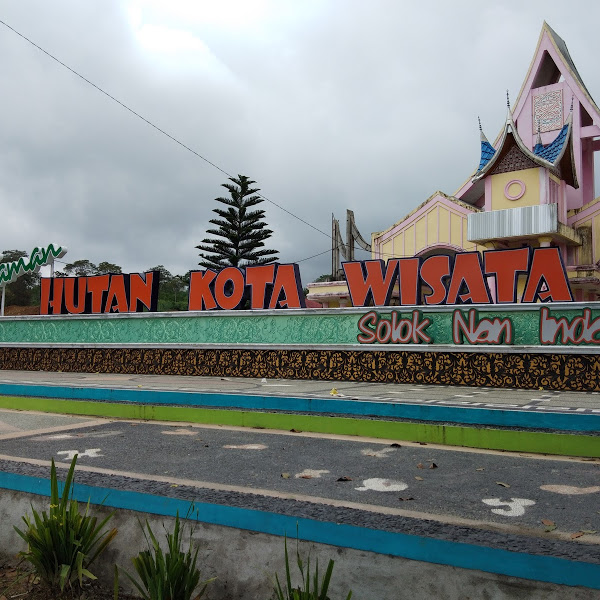 hutan_kota_wisata