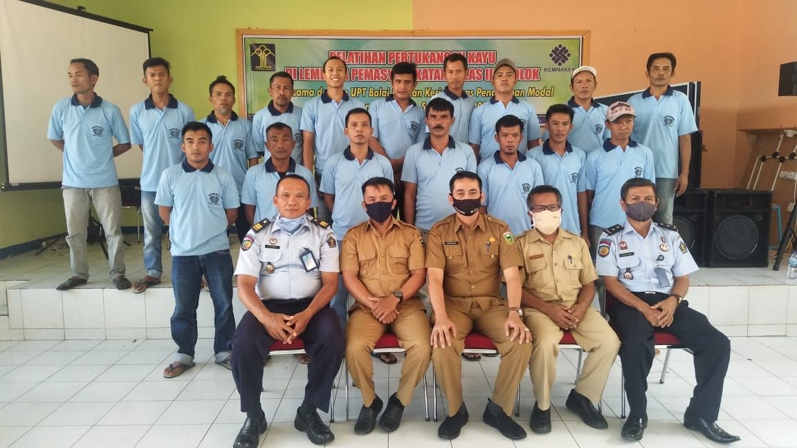 Pembukaan Pelatihan Pertukangan Kayu di Lapas kelas II b Solok