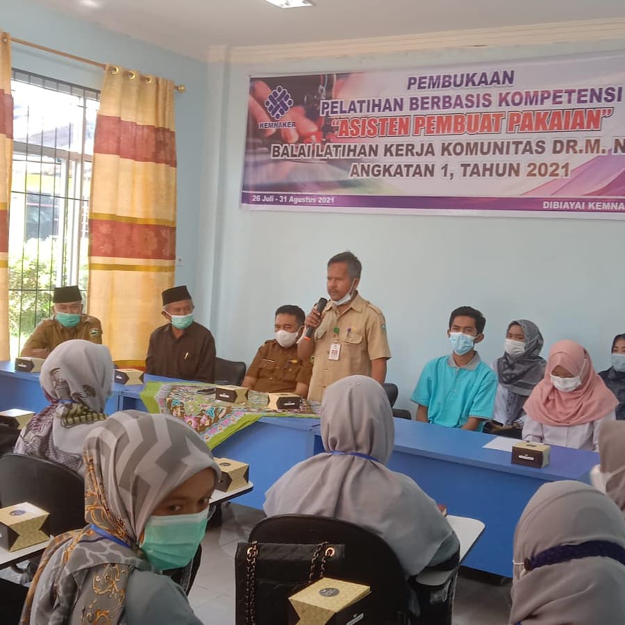 Pembukaan Pelatihan Berbasis Kompetensi Asisten pembuat Pakaian pada BLK