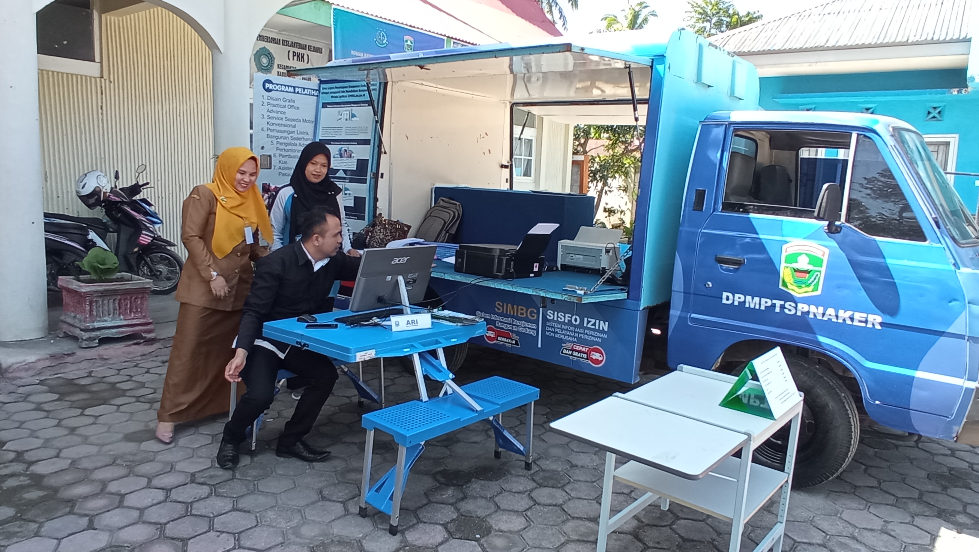 Pelayanan Izin Bergerak di Kontor Camat Bukit Sundi